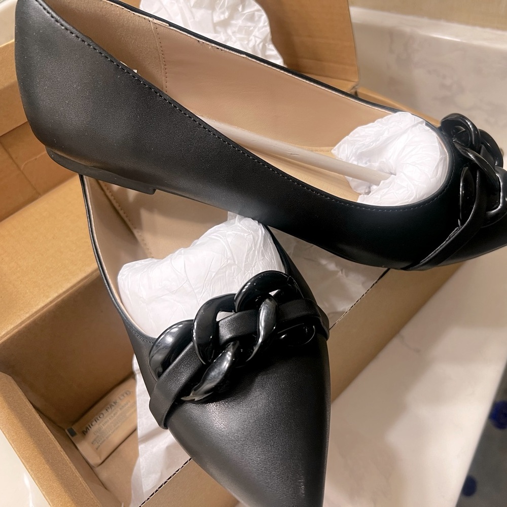 New inbox black flats with toe detail